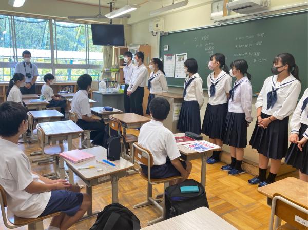 吉城高校生による小学生への学習サポート